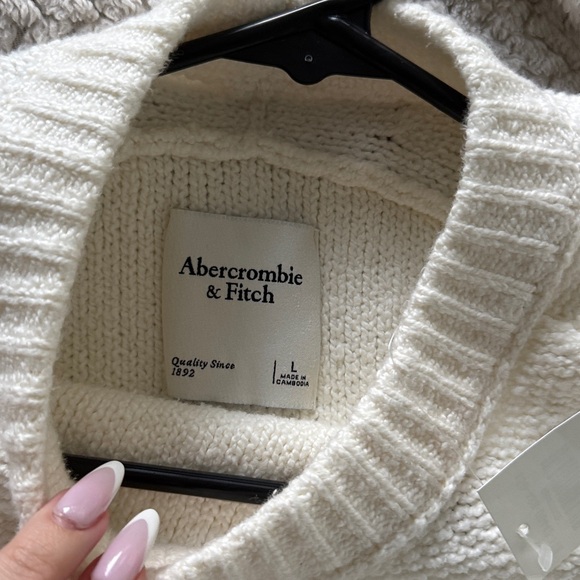 NWT Abercrombie & Fitch Knit Sweater - Picture 4 of 6